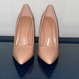 SHOE REPUBLIC LA Classic Pointed Toe Pumps